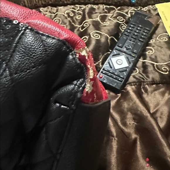 Adorable Betsey Johnson’s sequin bag - Picture 8 of 13